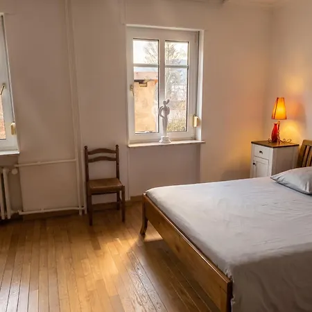 Spacieuse Maison A De 300 M² Avec 8