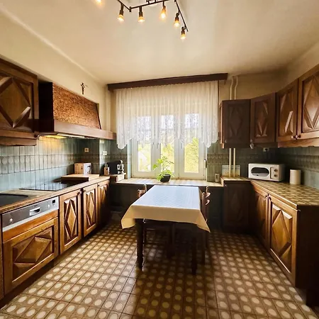 Spacieuse Maison A De 300 M² Avec 8