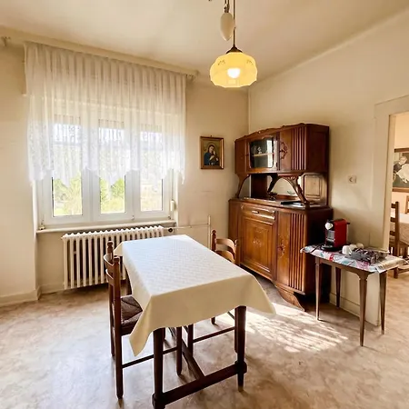 Spacieuse Maison A De 300 M² Avec 8