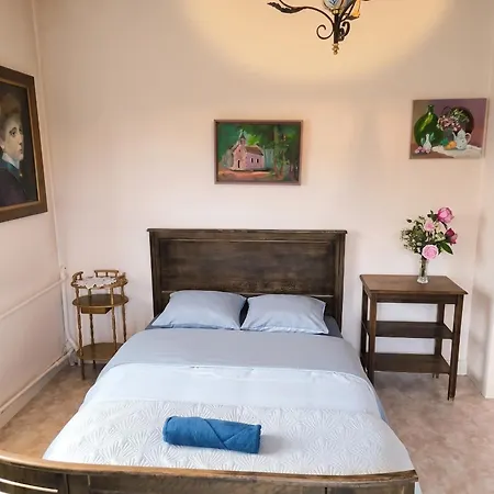 Spacieuse Maison A De 300 M² Avec 8